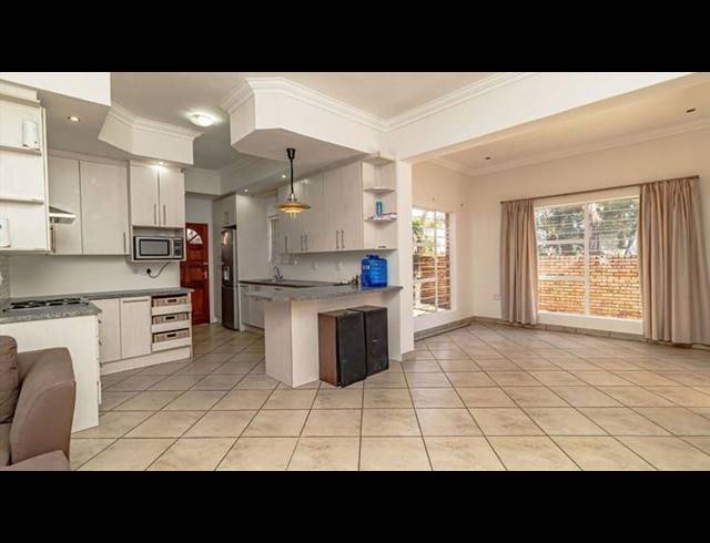 3 BEDROOM CLUSTER FOR SALE IN POMONA